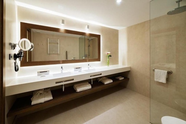 Gallery - Lamaro Hotel