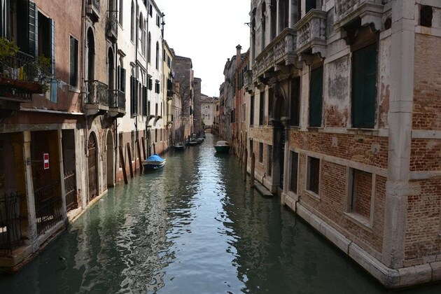 Gallery - Charming Venice Apartments