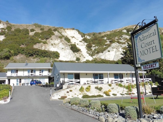 Gallery - Admiral Court Motel