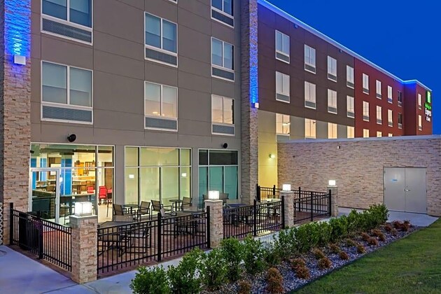 Gallery - Holiday Inn Express & Suites Tulsa South - Woodland Hills, An Ihg Hotel